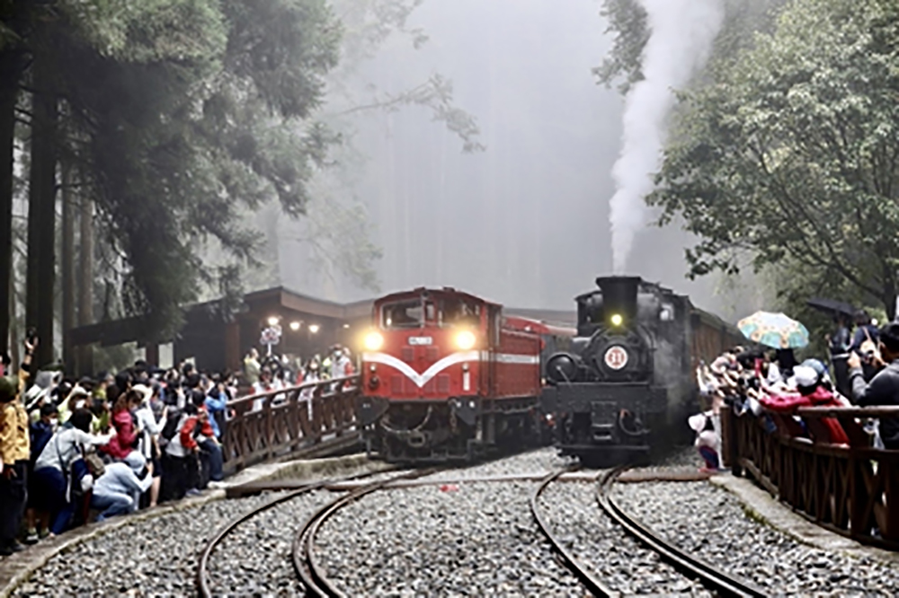 2022年7月15日 阿里山鉄道『神木駅』再オープン！！<br>蒸気機関車とディーゼル機関車がお祝いに駆けつける貴重なシーンも