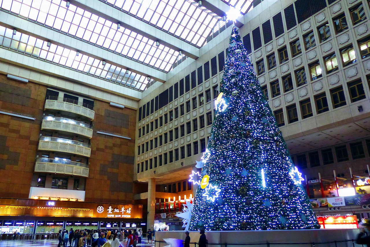 台北駅のクリスマスツリー